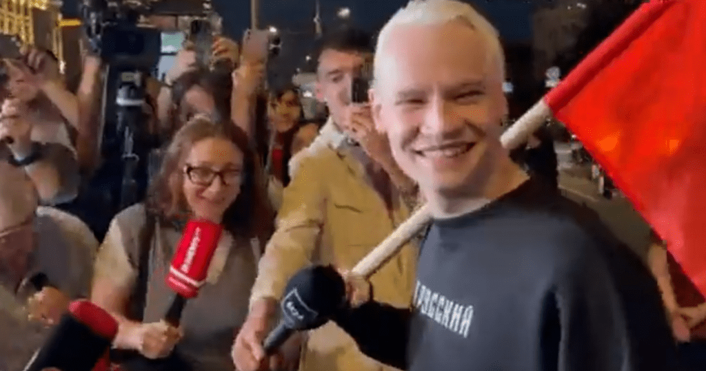 Стала известна дата премьеры клипа на песню певца Шамана «Прямо по сердцу»