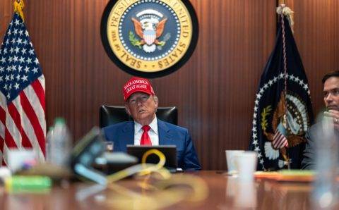 CNN: Трамп угрожал Путину «разбомбить к чертям Москву» из-за Украины