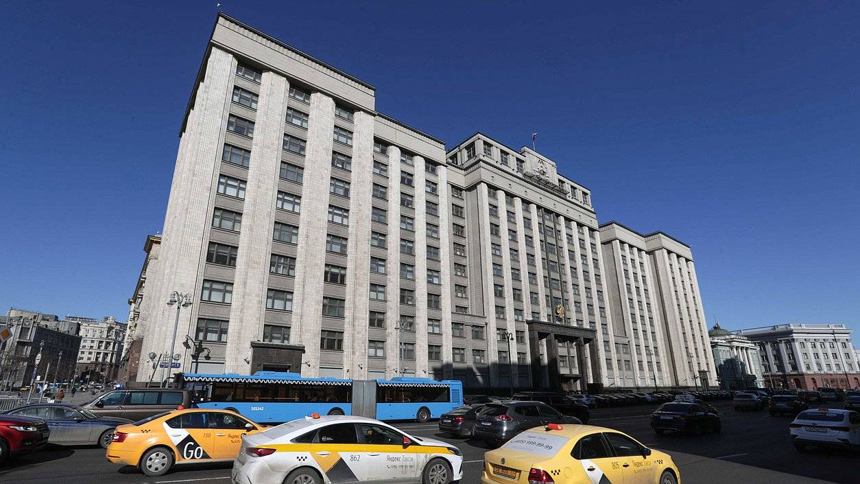 С сентября в РФ заработают новые правила против мошенников и навязанных услуг