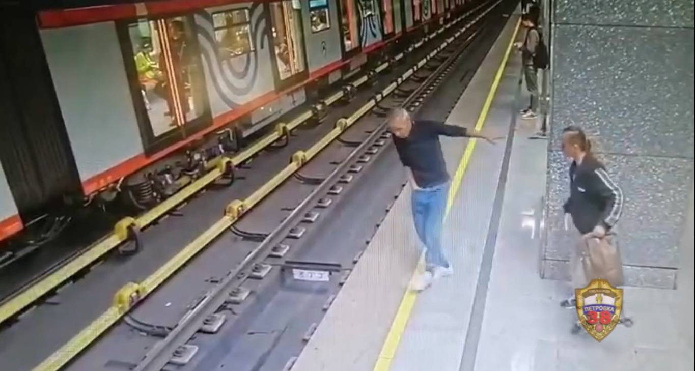 Женщина толкнула пьяного знакомого на рельсы на станции «Кунцевская» в Москве