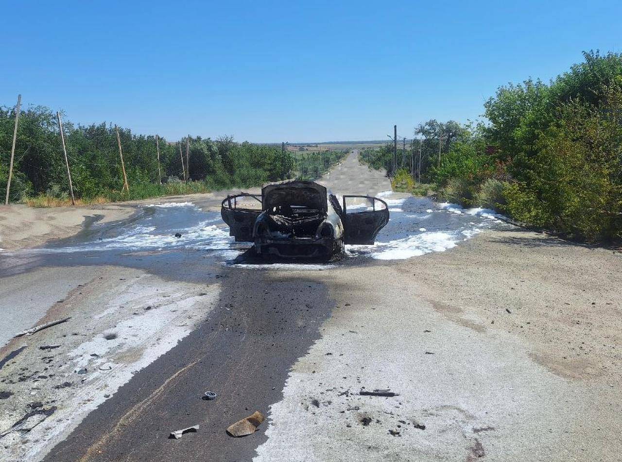 Три человека убиты при ударе по авто в Запорожской области