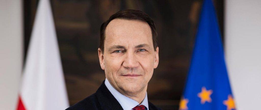 МИД Польши заявил о повреждении здания консульства в Киеве