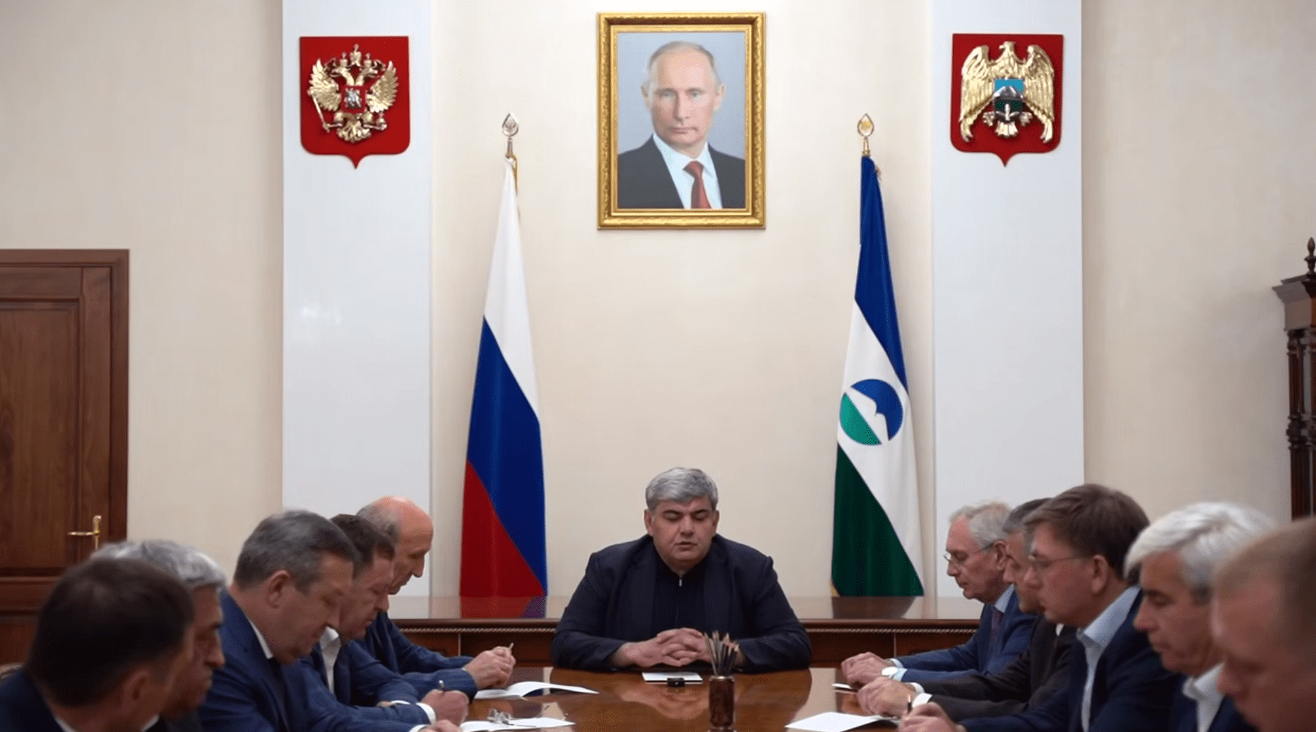 Глава КБР провел экстренное совещание после нападения на сотрудника ГИБДД