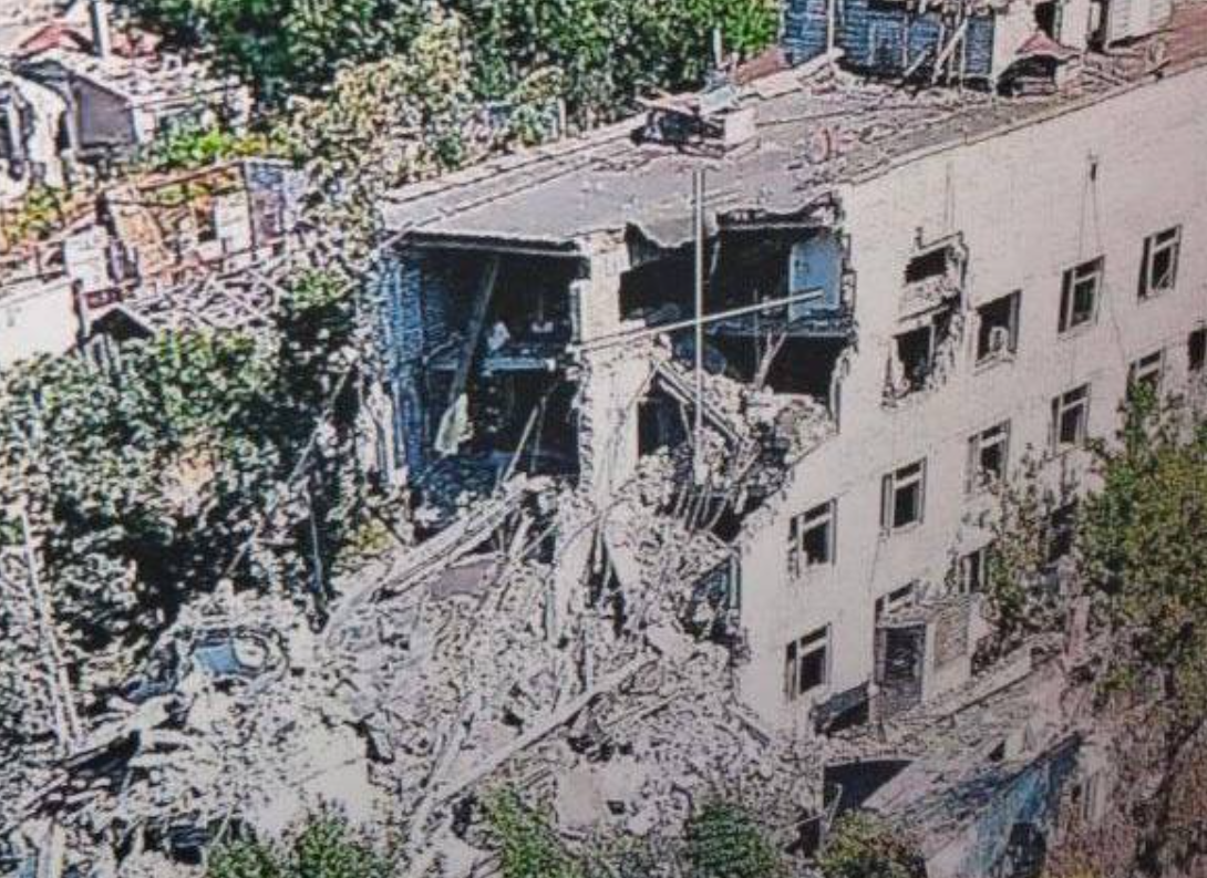 Авиабомбы разрушили жилую пятиэтажку в Алешках