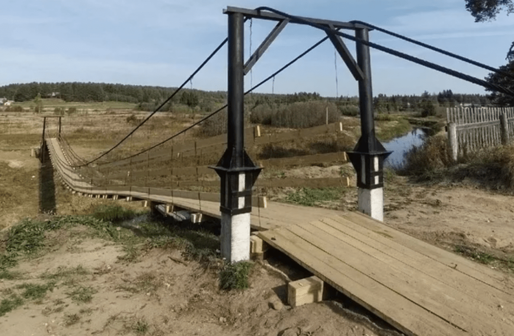 Мост рухнул под участниками крестного хода в Вологодской области