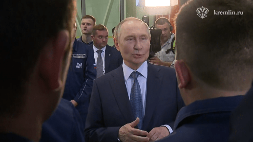 Путин признал нехватку мер поддержки семей