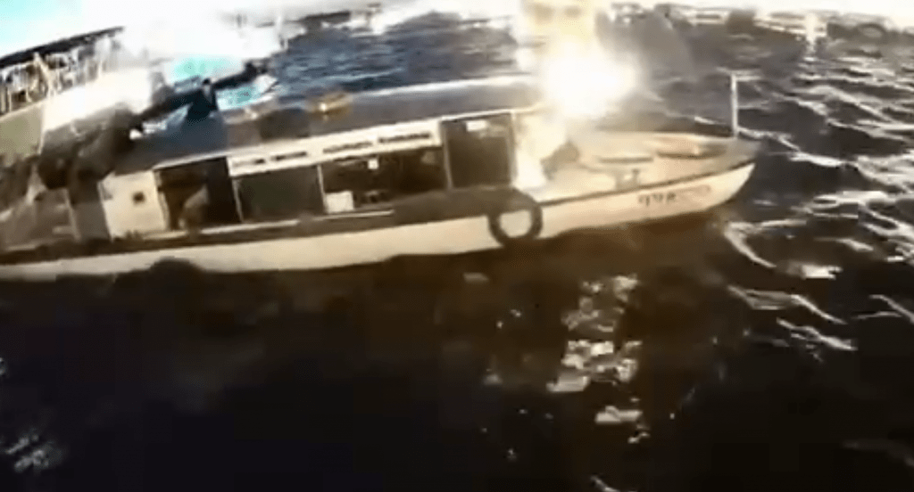 Два теплохода столкнулись в Петербурге, прокуратура начала проверку