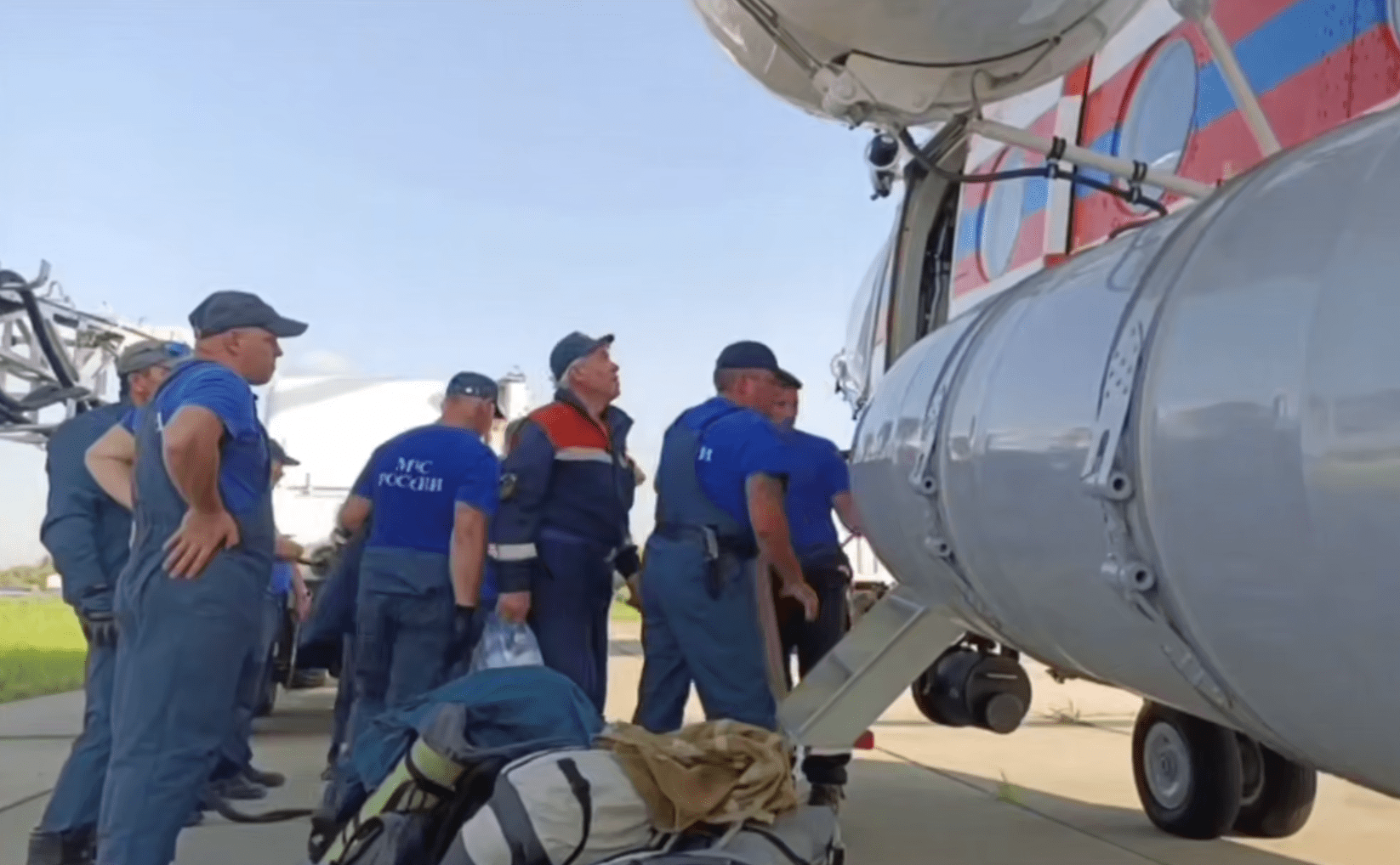 МЧС: спасатели почти добрались до места крушения Ан-24