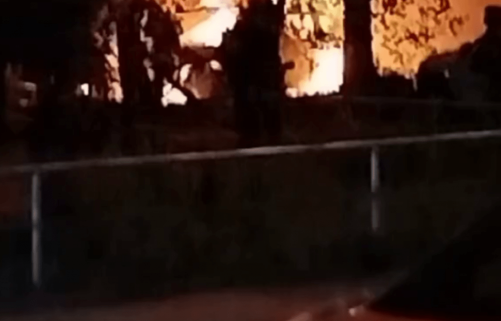 В Киеве вспыхнули пожары после мощных взрывов