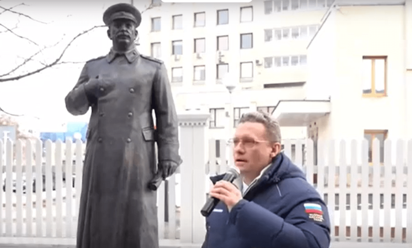 Суд и губернатор Вологодской области спорят из-за памятника Сталину