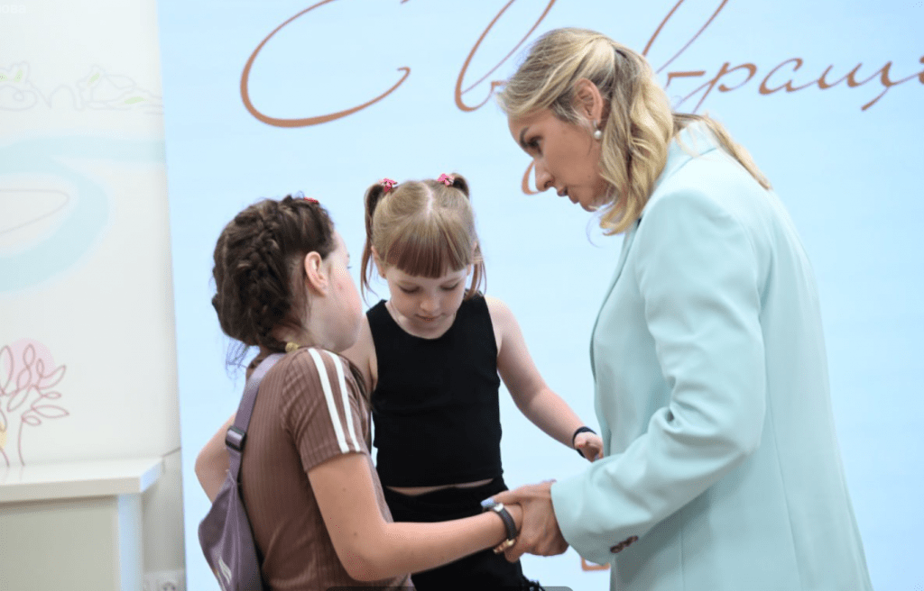 Еще двоих детей вернули с Украины в РФ к маме спустя пять лет разлуки