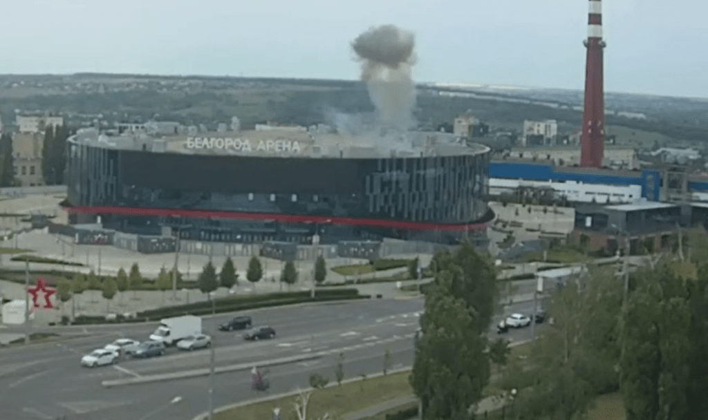 Гладков опубликовал видео попадания дрона в «Белгород Арену»