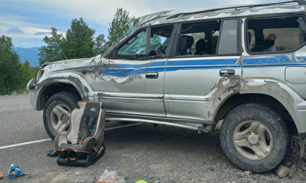 На Камчатке перевернулась Toyota Land Cruiser, 8 человек в больнице, один погиб