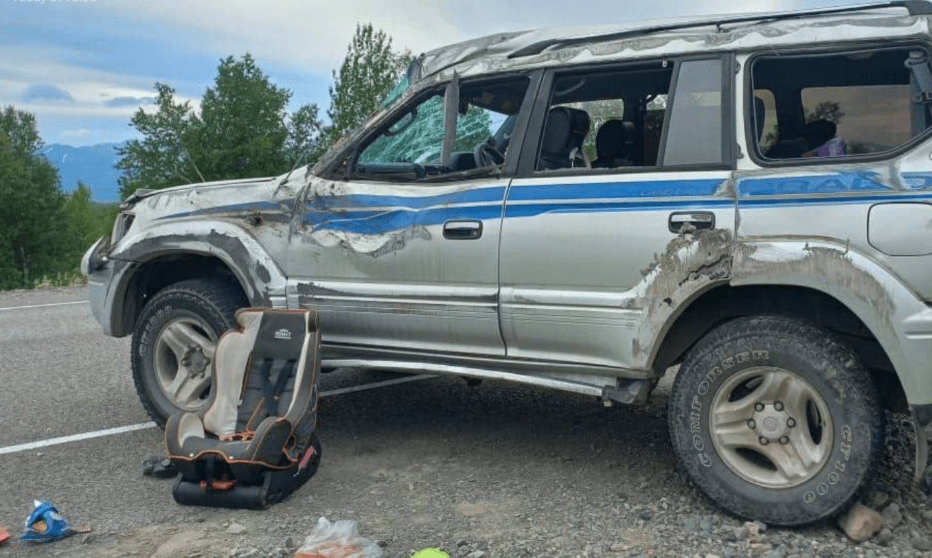На Камчатке перевернулась Toyota Land Cruiser, 8 человек в больнице, один погиб