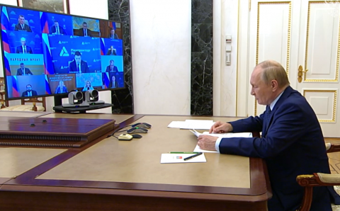 Путин первым делом на совещании передал привет от Мишустина