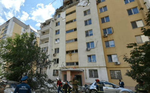 В Саратове после взрыва в 10-этажке ввели режим ЧС