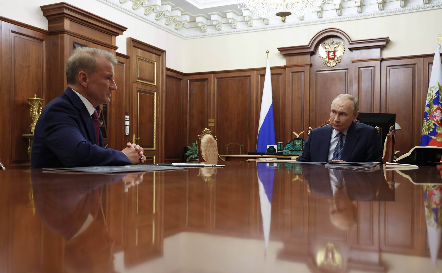 Греф рассказал Путину о рекордной прибыли Сбера, оплате улыбкой и «ГигаЧате»