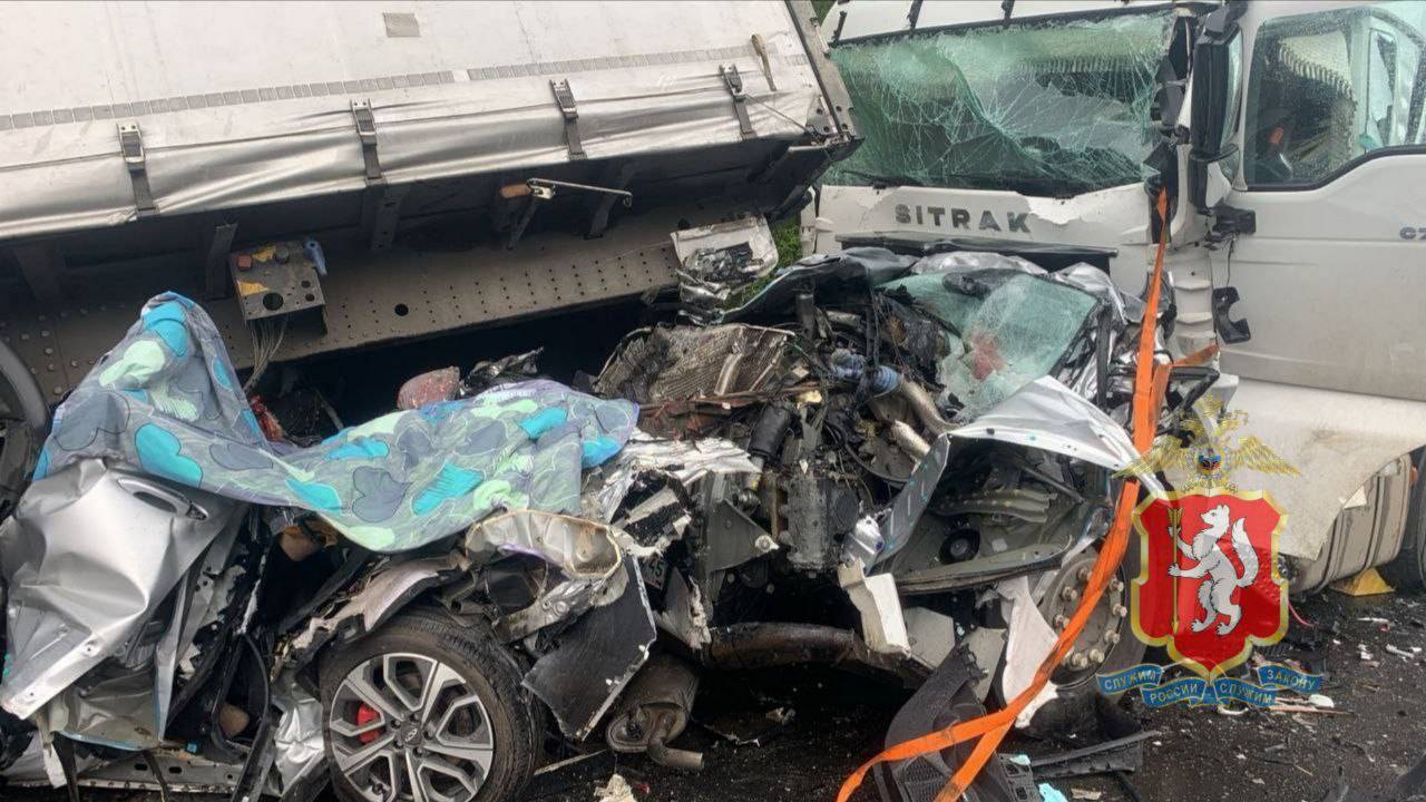 В результате тройной аварии под Тугулымом погибло 4 человека, 1 пострадал