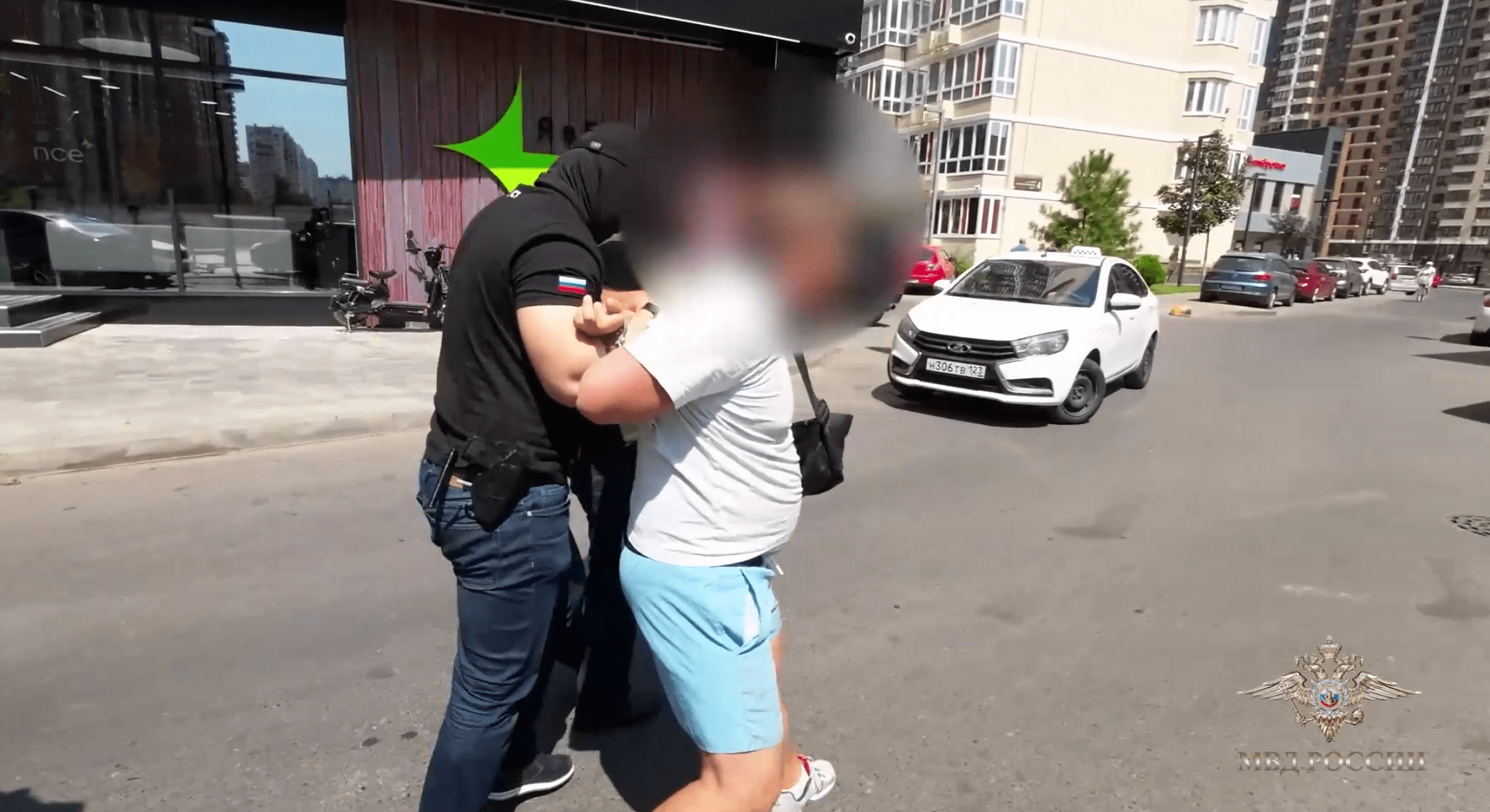 В Краснодарском крае мужчина попытался заказать убийство 20-летней подруги жены