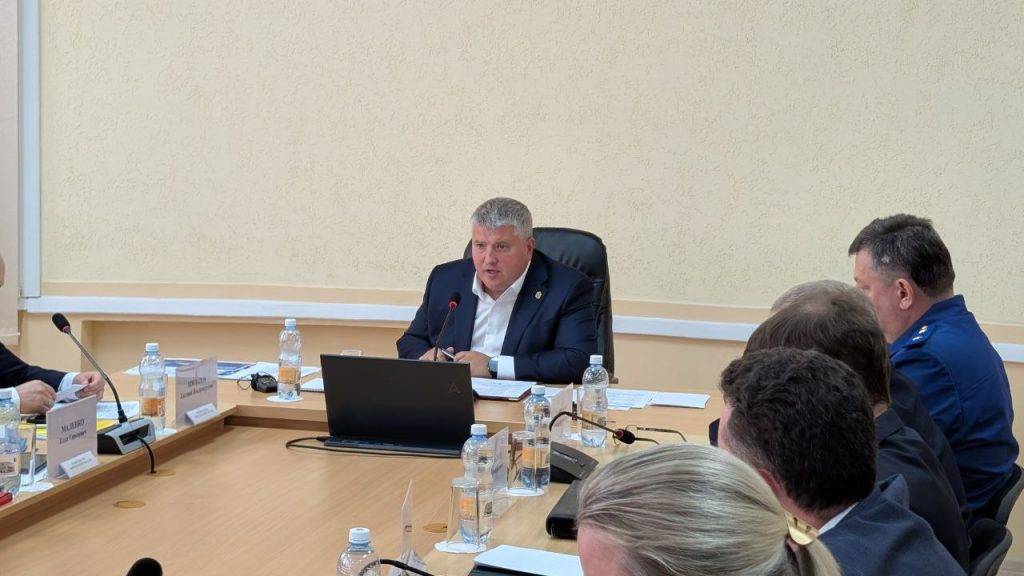 Дронов поручил министрам, которые ведут детей в школу, участвовать в Дне знаний