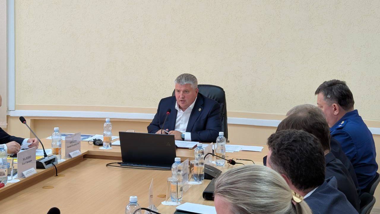Дронов поручил министрам, которые ведут детей в школу, участвовать в Дне знаний