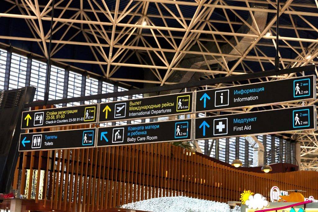 Пассажиры 50 рейсов застряли в аэропорту Сочи