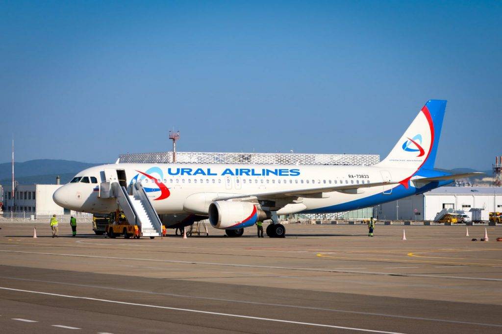 Самолет Москва-Сочи экстренно сел в Минводах из за смерти пассажира