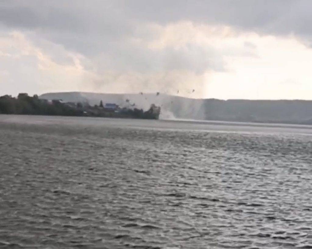 Смерч разрушил дома и повалил ЛЭП в поселке Суксун Пермского края