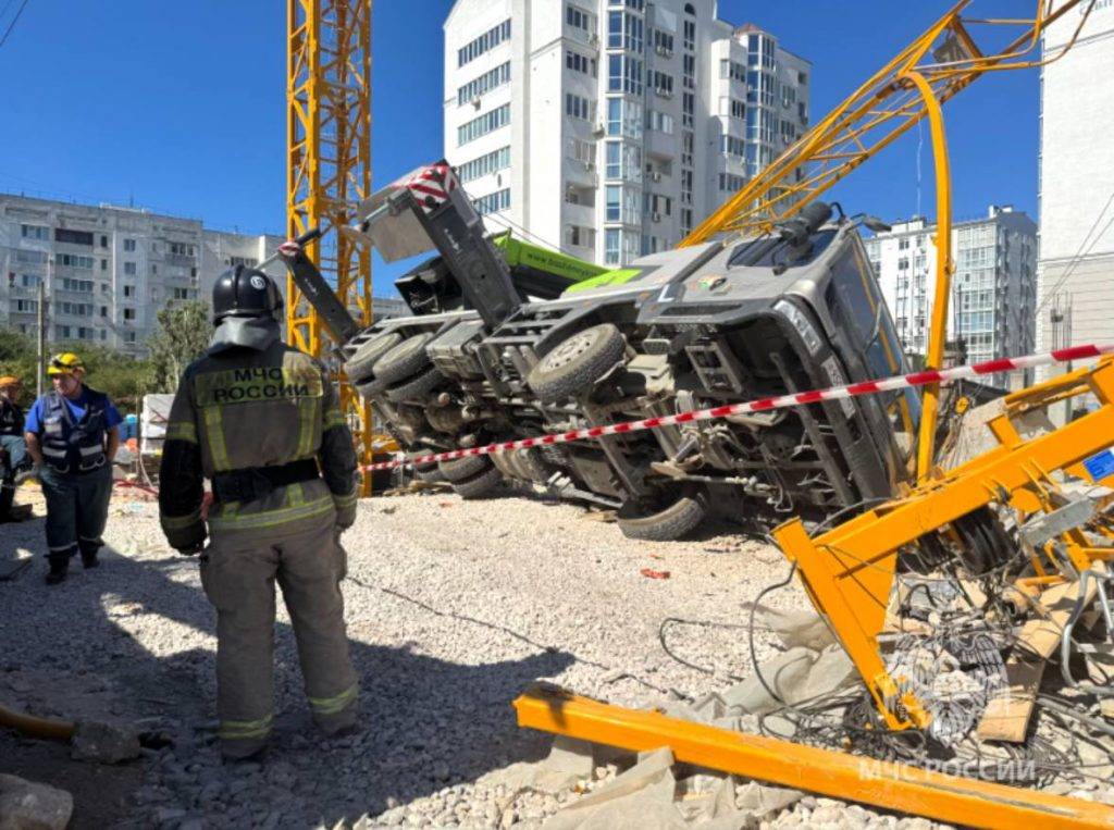 В Севастополе рухнул строительный кран, есть погибший и пострадавшие