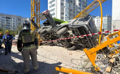 В Севастополе рухнул строительный кран, есть погибший и пострадавшие