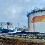 В Сочи потушили пожар на нефтебазе после атаки беспилотника
