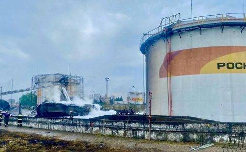 В Сочи потушили пожар на нефтебазе после атаки беспилотника