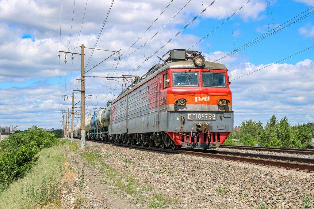 Под Самарой из-за падения дрона встали десятки поездов