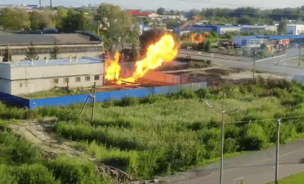 В Кургане вспыхнула газовая подстанция, в соседнем дома объявлена эвакуация
