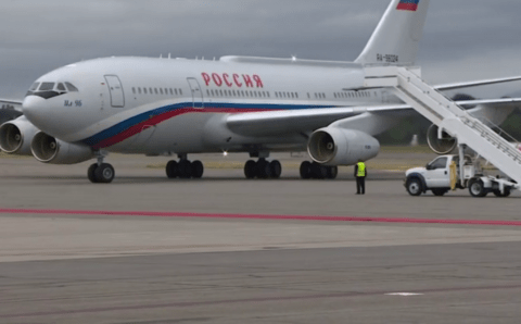 Самолёт Путина сел на Аляске