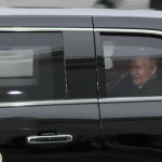 Путин и Трамп покинули военную базу на одном автомобиле