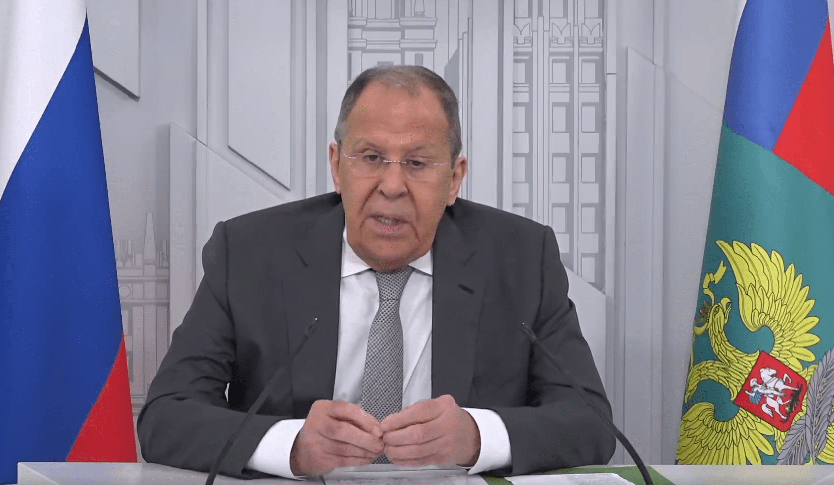 Лавров: Путин готов к встрече с Зеленским, но не ради шоу