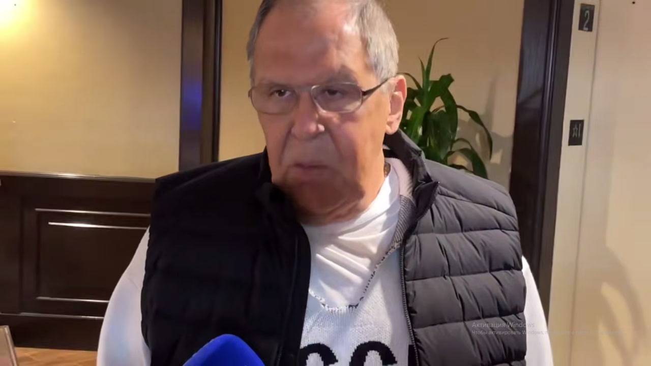 Лавров прилетел на Аляску в кофте с надписью «СССР»