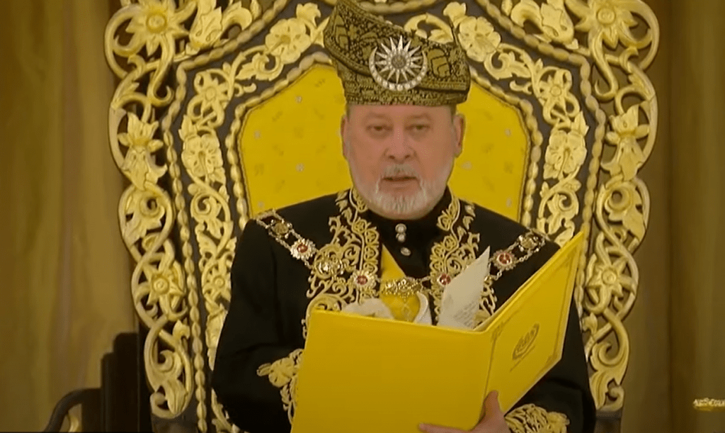 Король Малайзии впервые в истории летит в Россию