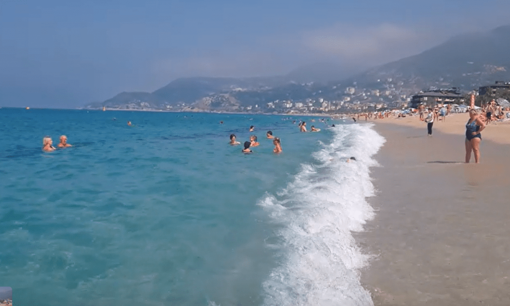 Слухи о «массовых отравлениях» россиян в турецком отеле оказались фейком