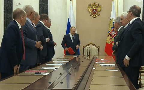 Путин провел очное совещание с силовиками