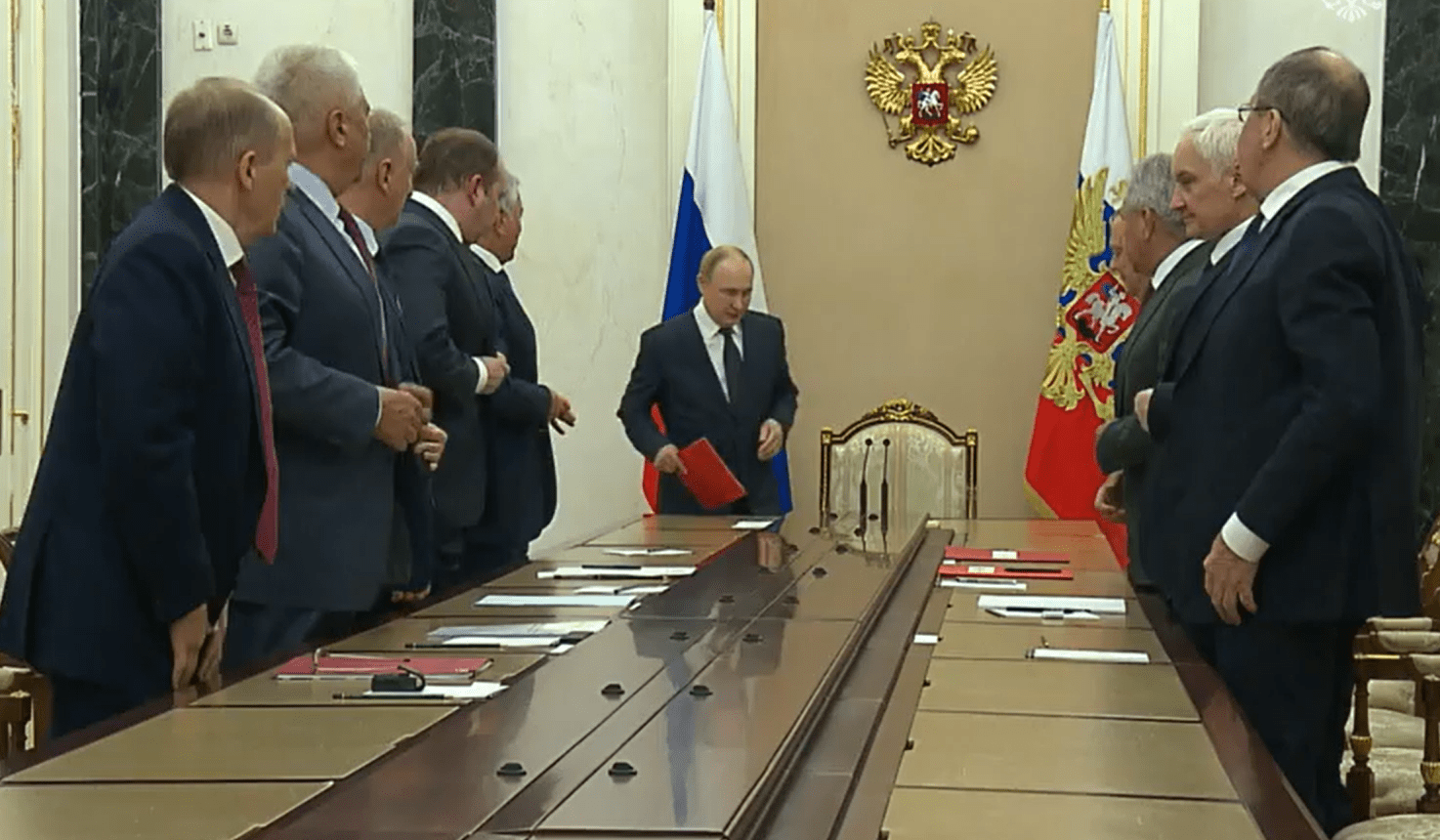 Путин провел очное совещание с силовиками