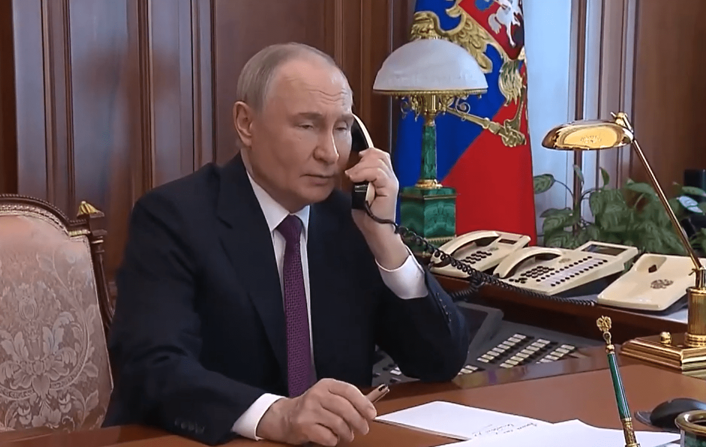 В КНР раскрыли подробности телефонных переговоров Путина и Си