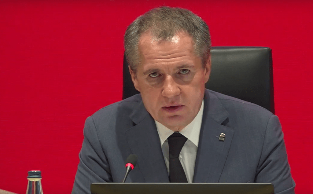 Гладков предложил чиновникам, которые боятся ездить в приграньчье, сменить работу