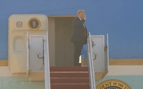 Борт №1 с Трампом на борту вылетел на Аляску