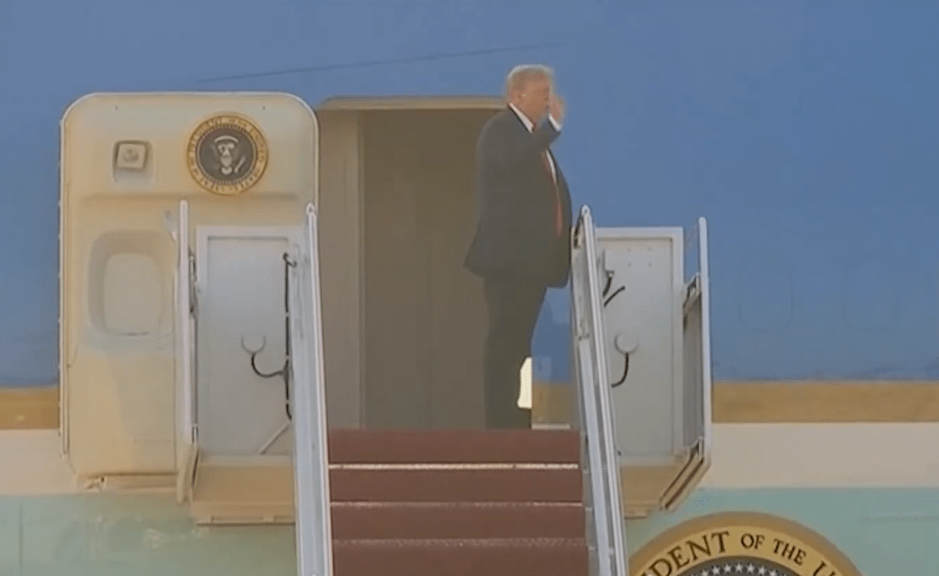 Борт №1 с Трампом на борту вылетел на Аляску