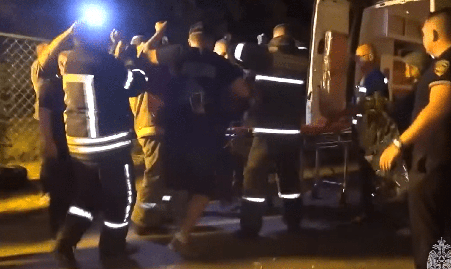 В Донецке семь часов вручную разбирали завалы, чтобы спасти девушку