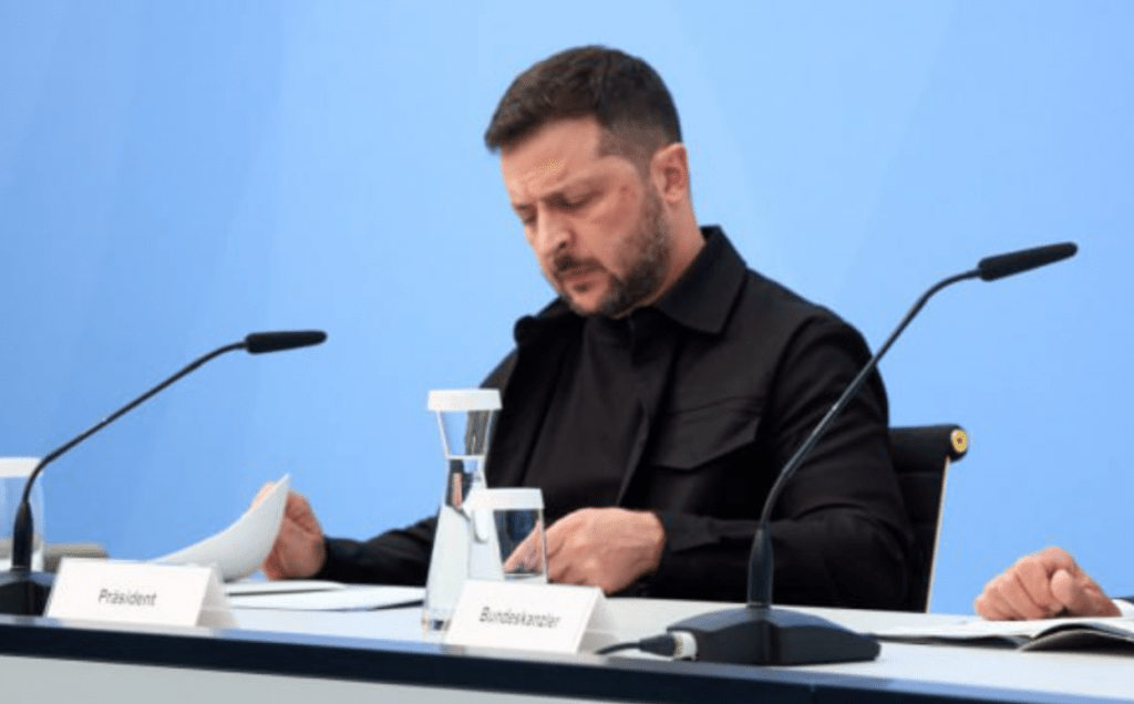 Зеленский потребовал от Трампа ужесточить санкции против России