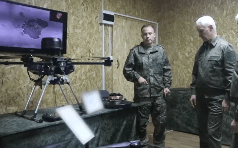 Белоусову показали БПЛА, способные разбрасывать мины и взрывать бункеры