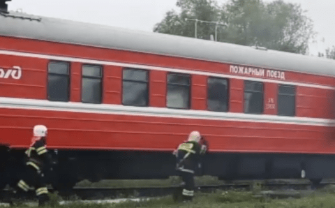 Поезд с 183 тоннами воды выехал тушить пожар в порту Усть-Луга